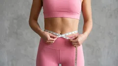 Roikkuvaa vatsaa ei saa pois vatsalihasliikkeillä. 5 liikettä, joista kuntosalit eivät puhu