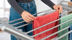 Kuinka kuivata vaatteet 7 minuutissa ilman silitysrautaa, lämmittintä tai kuivausrumpua: tehokas vinkki