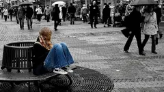 Kun olet aina se luotettava: miksi sosiaalinen yksinäisyys voi hiipiä keskelle porukkaa