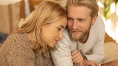 Älä koskaan päästä käsistäsi miestä, joka tekee nämä viisi asiaa