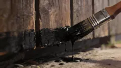 Aita alkaa mädäntyä ensin maanrajasta: vanha temppu, jossa käytetään käytettyä öljyä ja sen korvaavaa ainetta.