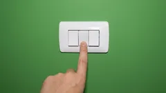 Jättää valot päälle vai sammuttaa ja sytyttää ne uudelleen: kumpi kuluttaa enemmän energiaa?